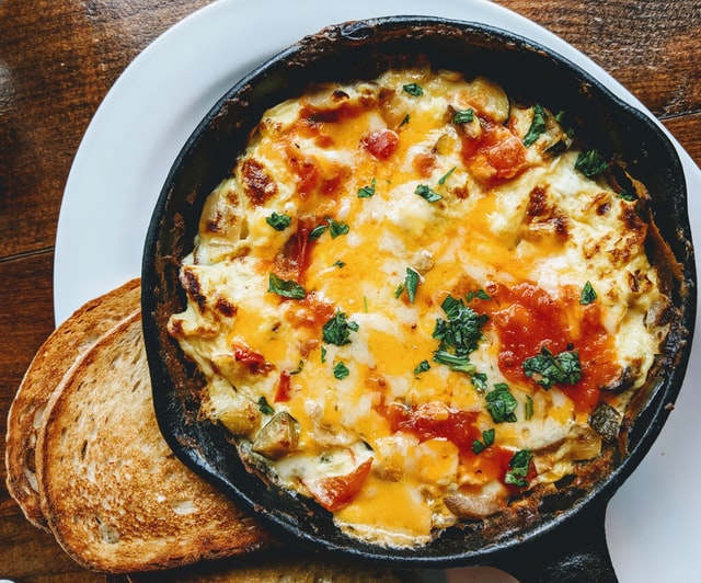 Recipe: Smoky Bacon Sriracha Mac and Cheese featuring Fat Cat Bacon Sriracha